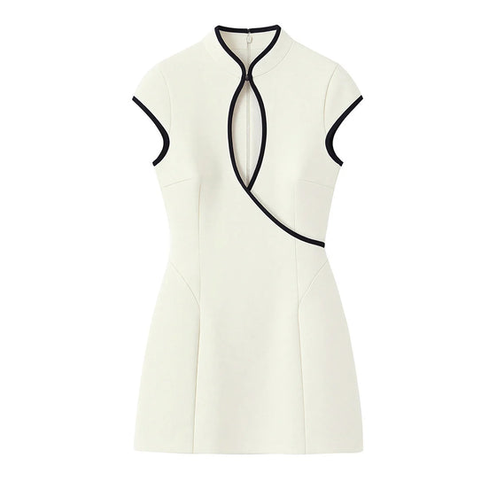 Élodine Damen Minikleid mit Kontrastdetails und Cut-out Design