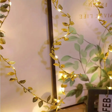 LED Lichterkette mit goldenen Blättern und 20 warmweißen LEDs – Goldelvia