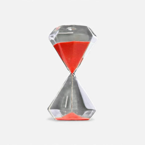 Kreative Sanduhr mit diamantinspiriertem Design für die Tischdekoration