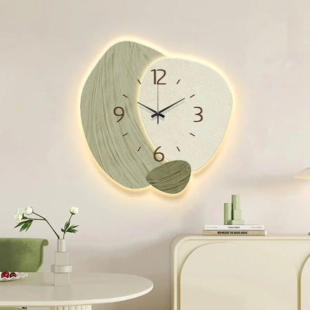 Eloria Wanduhr mit Leuchteffekt – Elliptisches Design für Wohnräume
