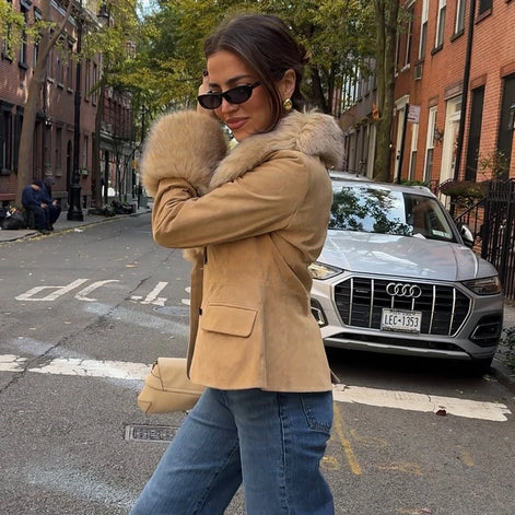 Soréva Damen Blazer in Wildlederoptik mit Kunstfellkragen