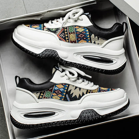 Zanvero Sneaker mit Schnürung und profilierter Gummisohle – Freizeitschuh mit gestickten Details