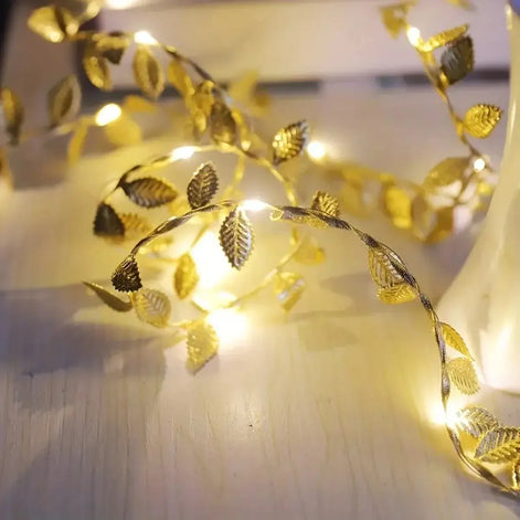 LED Lichterkette mit goldenen Blättern und 20 warmweißen LEDs – Goldelvia