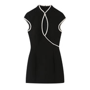 Élodine Damen Minikleid mit Kontrastdetails und Cut-out Design