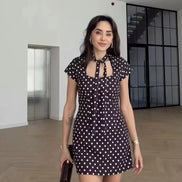 Vivienne Damen Minikleid mit Punktmuster und Schnürdetail