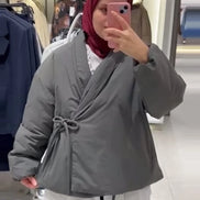 Damen Steppjacke mit V-Ausschnitt, Schnürverschluss und Taschen – Liora