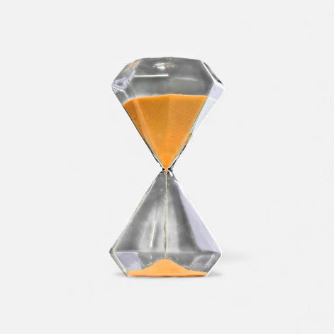 Kreative Sanduhr mit diamantinspiriertem Design für die Tischdekoration