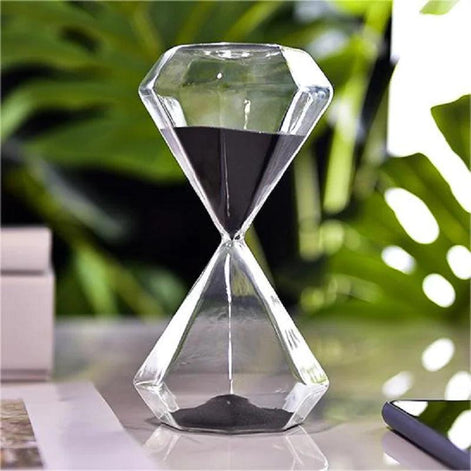 Kreative Sanduhr mit diamantinspiriertem Design für die Tischdekoration