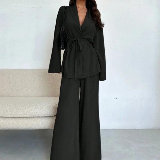  Valerisse Zweiteiler mit V-Ausschnitt und weiter Hose