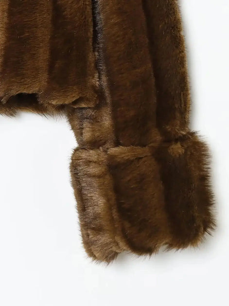 Kurze Damen Kunstfelljacke mit Reverskragen für Herbst und Winter – Norvella