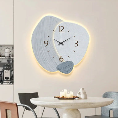 Eloria Wanduhr mit Leuchteffekt – Elliptisches Design für Wohnräume