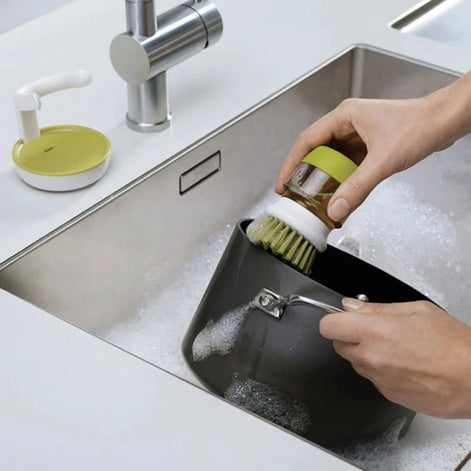 CleanPress Soap Brush – Spülbürste mit Seifenspender und Ablage