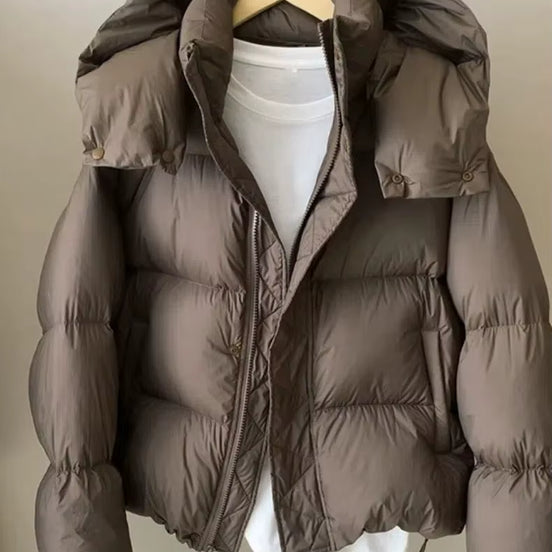 Damen Winterjacke mit Kapuze und Reißverschluss – Calyra
