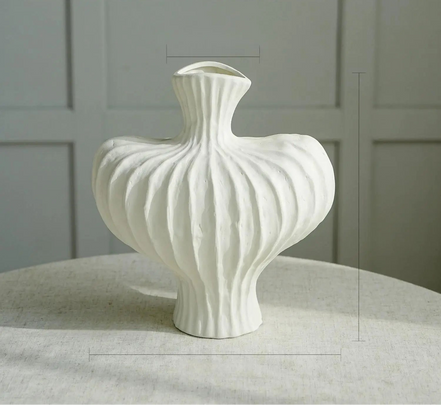 Vesora Tischvase aus Kunststoff – Moderne Dekovase für Innenräume