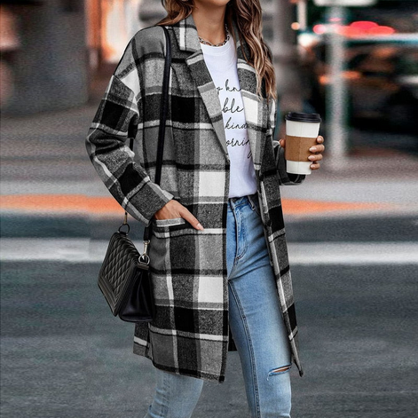 Damen Jacke mit Umlegekragen und Knopfleiste – Veloura