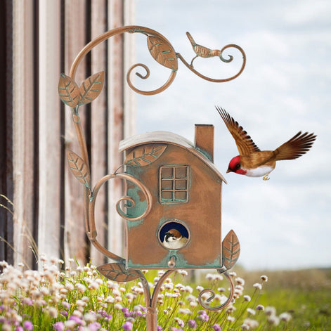 Dekoratives Vogelhaus für Garten und Außenbereiche
