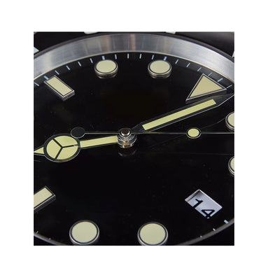 Ferano Wanduhr aus Metall – Modernes Design mit Leuchteffekt