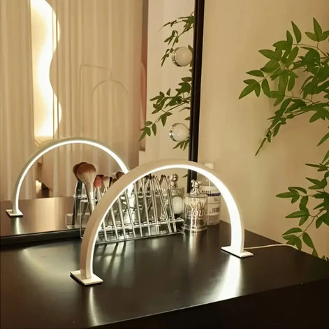 Velmira LED Tischlampe mit 3 Lichtfarben und USB-Anschluss