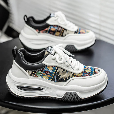 Zanvero Sneaker mit Schnürung und profilierter Gummisohle – Freizeitschuh mit gestickten Details