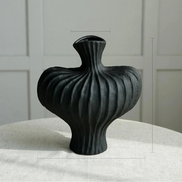 Vesora Tischvase aus Kunststoff – Moderne Dekovase für Innenräume
