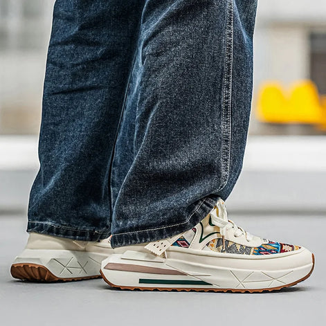 Neravio Sneaker mit Schnürung und profilierter Gummisohle