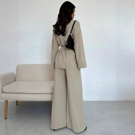  Valerisse Zweiteiler mit V-Ausschnitt und weiter Hose