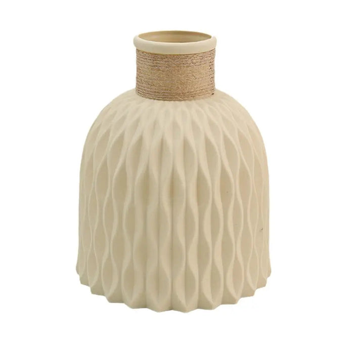 PineaForm Dekovase aus Kunststoff – Kompakte Vase für Blumen und Dekoration