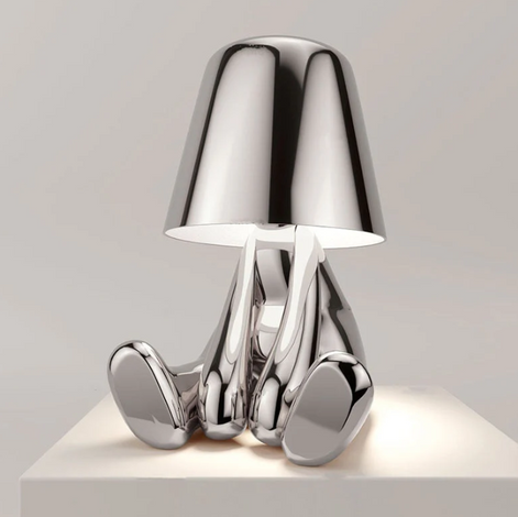 GULD – LED-Tischleuchte in gold- oder silberfarbenem Design