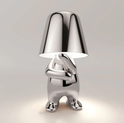 GULD – LED-Tischleuchte in gold- oder silberfarbenem Design
