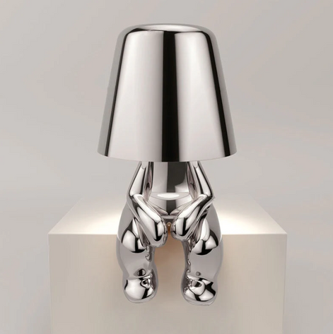 GULD – LED-Tischleuchte in gold- oder silberfarbenem Design