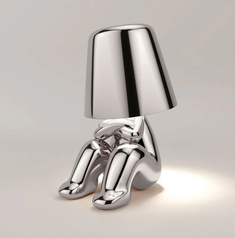 GULD – LED-Tischleuchte in gold- oder silberfarbenem Design