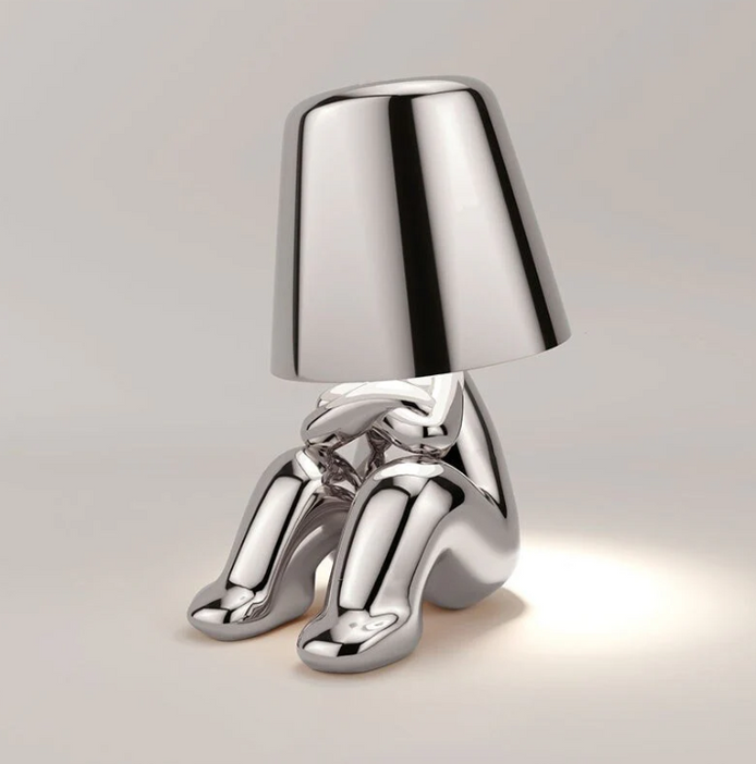 GULD – LED-Tischleuchte in gold- oder silberfarbenem Design