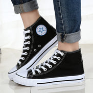Unisex Canvas Sneakers mit Schnürverschluss und Profilsohle