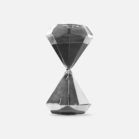 Kreative Sanduhr mit diamantinspiriertem Design für die Tischdekoration