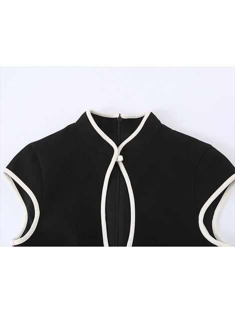 Élodine Damen Minikleid mit Kontrastdetails und Cut-out Design