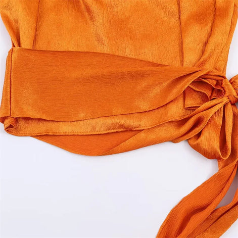 Auriane Damen Satin-Top mit Ärmellosem Design und Schleifendetail