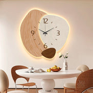 Eloria Wanduhr mit Leuchteffekt – Elliptisches Design für Wohnräume