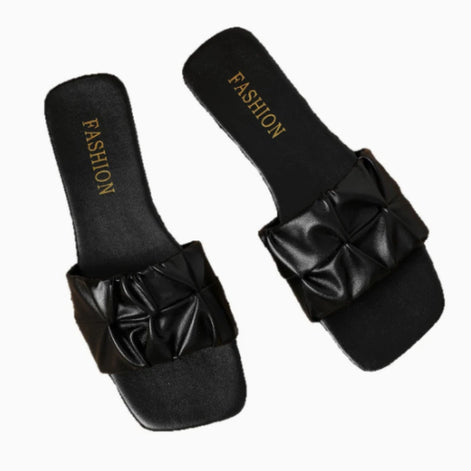 Damen-Sandalen mit Faltenoptik und flacher Sohle – Velmora