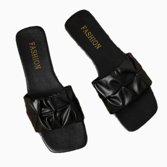 Damen-Sandalen mit Faltenoptik und flacher Sohle – Velmora