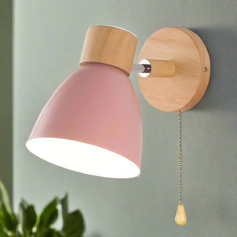 Skandinavische Wandlampe Nordelia aus Holz für gemütliche Räume