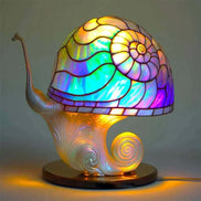 Tischlampe mit Glasmalerei-Schirm
