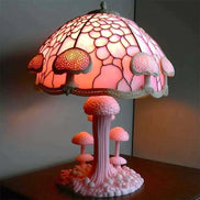 Tischlampe mit Glasmalerei-Schirm