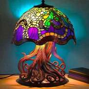Tischlampe mit Glasmalerei-Schirm