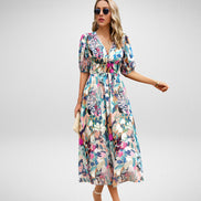 Velmira Kleid mit V-Ausschnitt und hoher Taille – Midikleid mit kurzen Ärmeln und Print