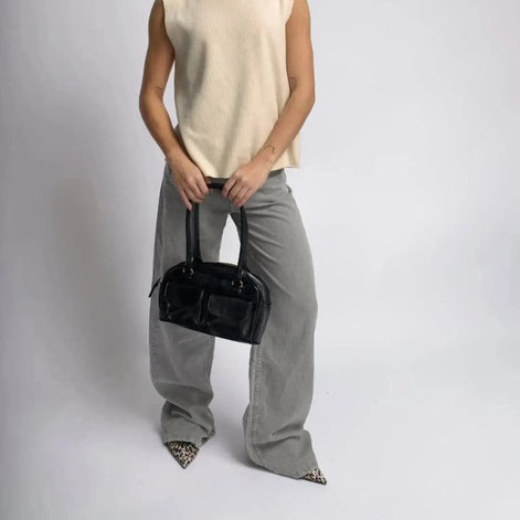 Velmira Schultertasche – Umhängetasche mit Reißverschluss, Seitenfach und verstellbarem Riemen