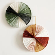 Wandkunst aus Baumwollfäden mit kreisförmigem Design