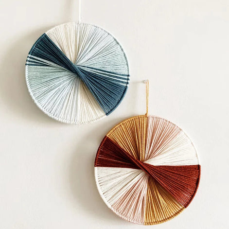 Wandkunst aus Baumwollfäden mit kreisförmigem Design