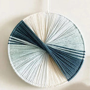 Wandkunst aus Baumwollfäden mit kreisförmigem Design
