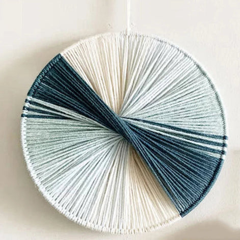 Wandkunst aus Baumwollfäden mit kreisförmigem Design