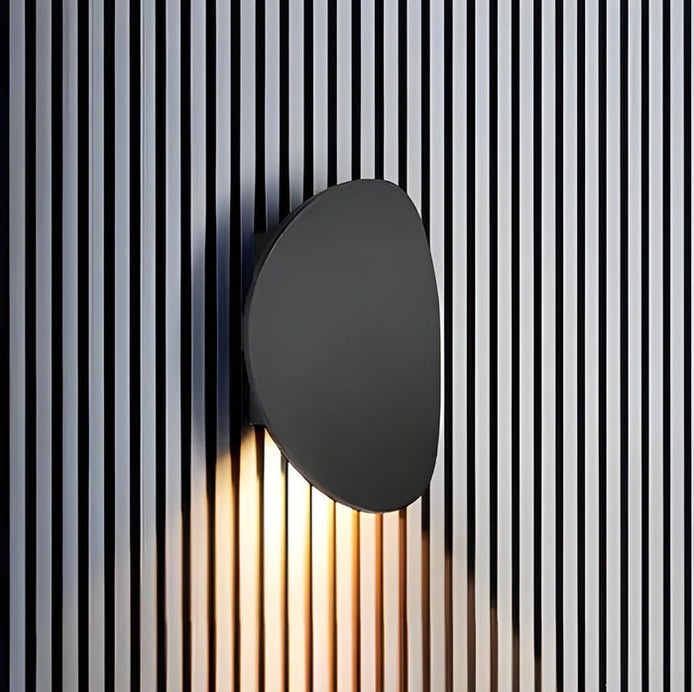 Moderne LED Wandleuchte aus Aluminium in Ovalem Design – Lunavera